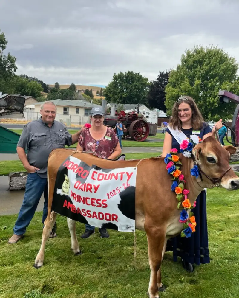 Family posing with award-winning cow outdoors